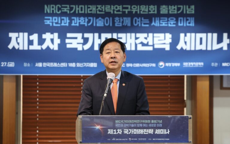 ရေနံဈေး ထပ်မံမြင့်တက်ပါက ပုဂ္ဂလိကကဏ္ဍအထိ ယာဉ်လည်ပတ်ကန့်သတ်စနစ် တိုးချဲ့နိုင်ကြောင်း ဘဏ္ဍာရေးဝန်ကြီး အရိပ်အမြွက်ပြော