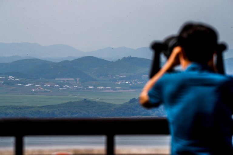 ကျောင်းသားတစ်ဝက်နီးပါးက မြောက်ကိုရီးယားနှင့် ပေါင်းစည်းရေး လိုအပ်ဟု ထောက်ခံ — စစ်တမ်း