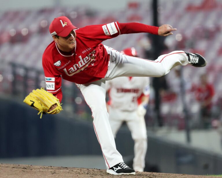 KBO MVP ဆုရှင် ကင်မ်ကွမ်ဟျွန် ဂျပန်တွင် ပခုံးခွဲစိတ်ကုသမှုခံယူ၊ အနည်းဆုံး ၆ လ အနားယူရမည်