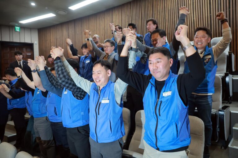 မေ ၁ အလုပ်သမားနေ့ကို အလုပ်သမားအားလုံးအတွက် အများပြည်သူရုံးပိတ်ရက်အဖြစ် သတ်မှတ်ရန် အတည်ပြု