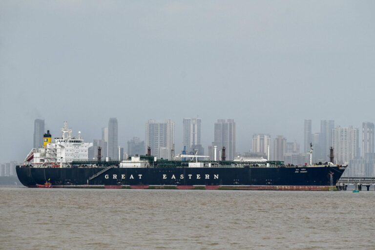 ဂျပန်ကုမ္ပဏီ ပူးတွဲပိုင်ဆိုင်သော LNG သင်္ဘောအပါအဝင် ရေနံတင်သင်္ဘော ၃ စင်း အိုမန်ကမ်းရိုးတန်းအနီး ဟော်မုဇ်ရေလက်ကြား ဖြတ်သန်း