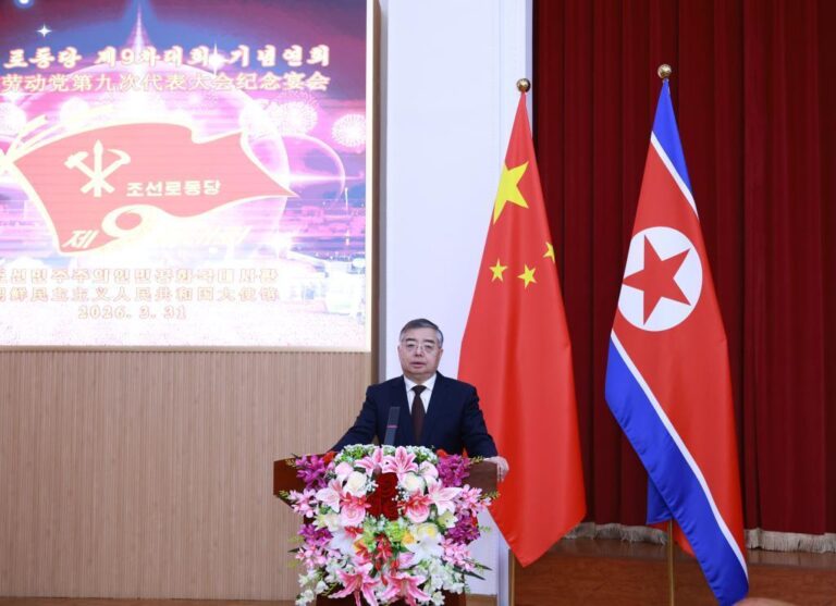 တရုတ်နိုင်ငံဆိုင်ရာ မြောက်ကိုရီးယားသံရုံးက အုပ်ချုပ်ရေးပါတီညီလာခံအထိမ်းအမှတ် ဧည့်ခံပွဲကျင်းပ