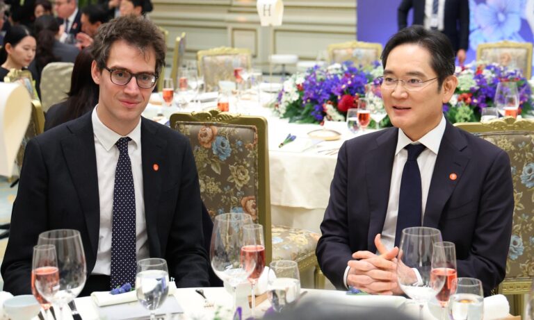 AI မန်မိုရီကဏ္ဍတွင် ပူးပေါင်းဆောင်ရွက်ရေး Samsung နှင့် Mistral AI ဆွေးနွေး