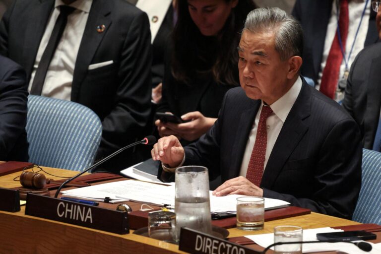 အီရန်ပဋိပက္ခတွင် ပါဝင်သည့်ဘက်များ အပြန်အလှန် လျှော့ချညှိနှိုင်းရန် တရုတ် မျှော်လင့်