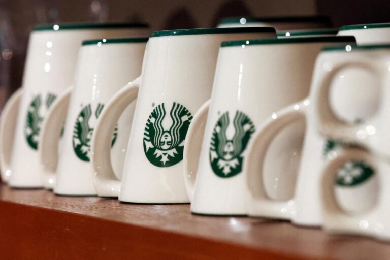 ‘Tank Day’ အငြင်းပွားမှုအပေါ် Starbucks ဌာနချုပ်သို့ အမေရိကန်ရှိ ကိုရီးယားလူမျိုးများ ကန့်ကွက်အီးမေးလ်များ ပေးပို့