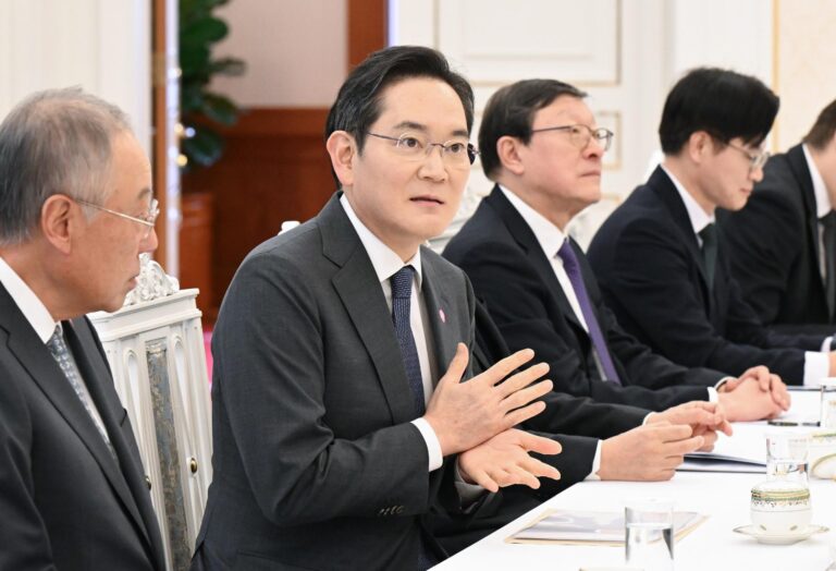ဇွန်လမှစ၍ ပြင်ပ AI မော်ဒယ်များကို ဝန်ထမ်းများ အသုံးပြုခွင့်ပေးမည်ဟု Samsung ကြေညာ