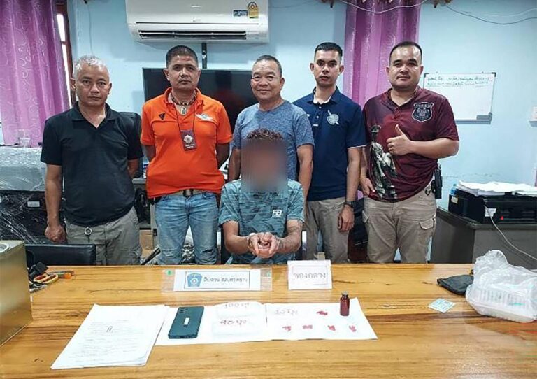 အရောင်စုံ ဝတ်စုံဝတ် ရဲများ ဖမ်းဆီးမှုဓာတ်ပုံဟု ပျံ့နှံ့ခဲ့သည့်ပုံမှာ AI ဖြင့်ဖန်တီးထားကြောင်း ထိုင်းရဲအရာရှိ ဝန်ခံ