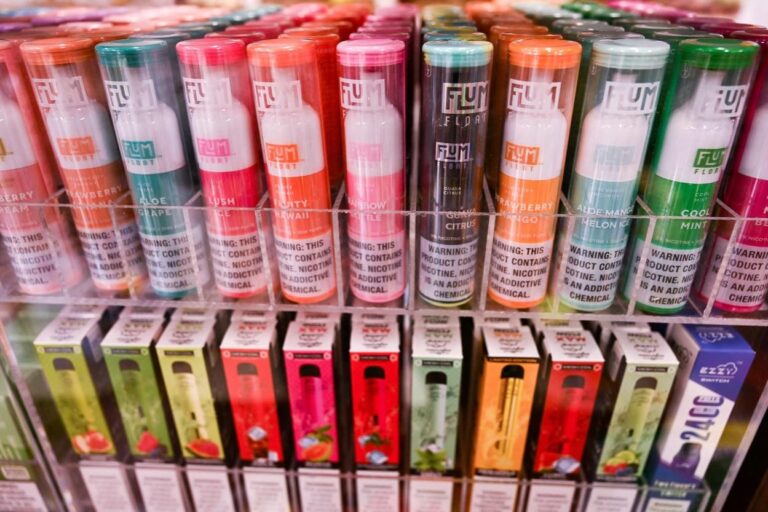 အရသာပါ e-cigarette မူဝါဒ ပြောင်းလဲမှုက ကလေးများအတွက် အသက်အန္တရာယ်ဖြစ်စေနိုင်ကြောင်း Bloomberg သတိပေး
