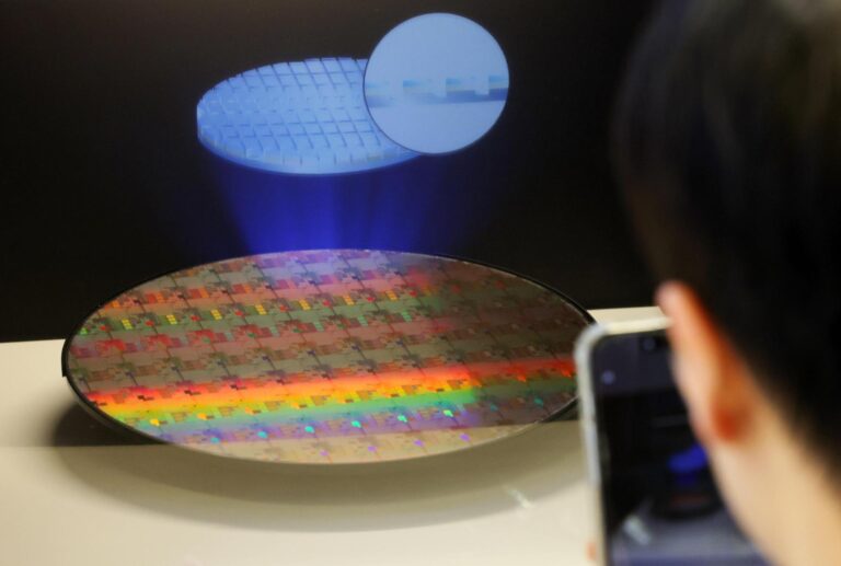 လာမည့် ၅ နှစ်အတွင်း wafer ထုတ်လုပ်မှုစွမ်းရည်ကို နှစ်ဆတိုးမည်ဟု SK Group ဥက္ကဋ္ဌ ပြော